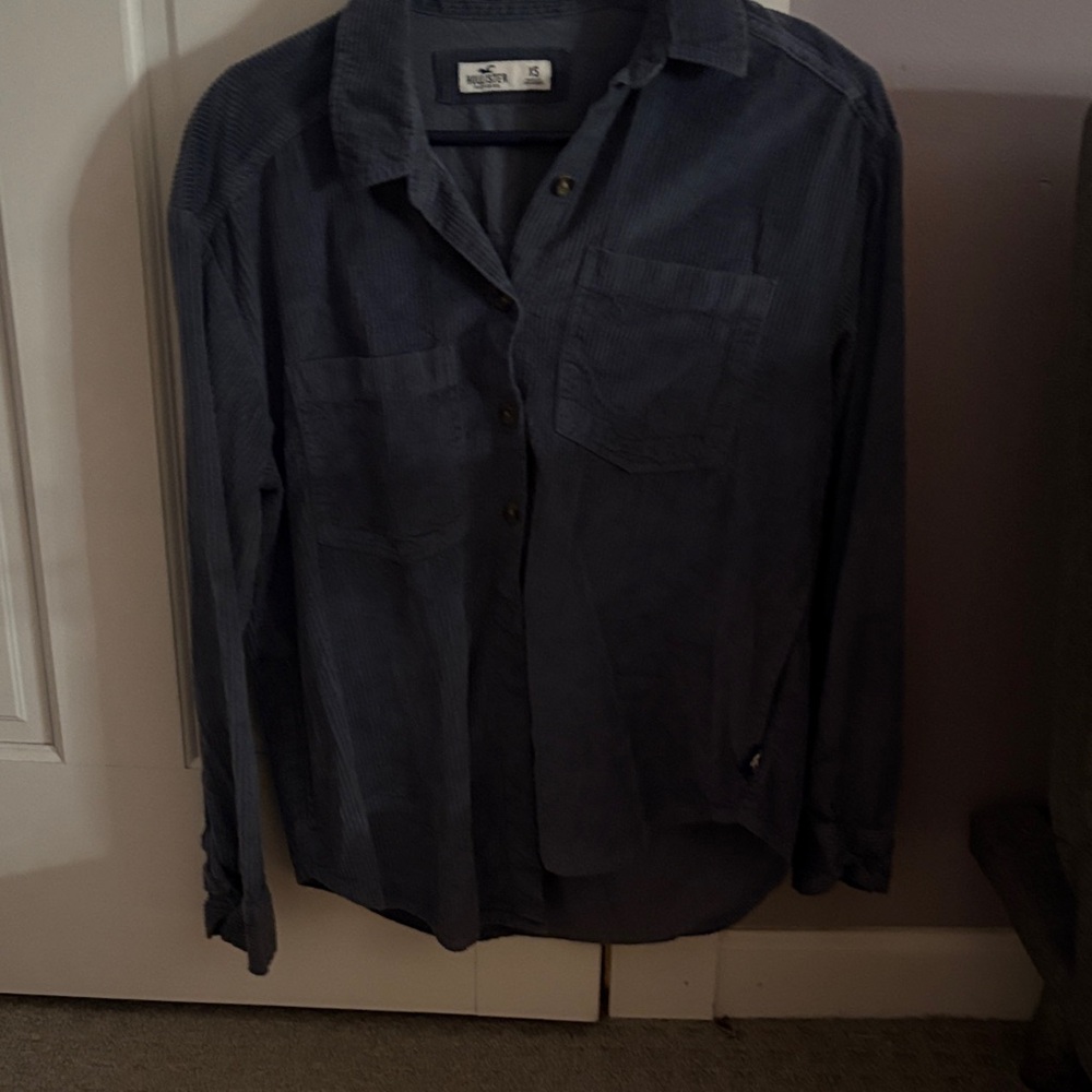 HOLLISTER SUPER CUTE BUTTON UP